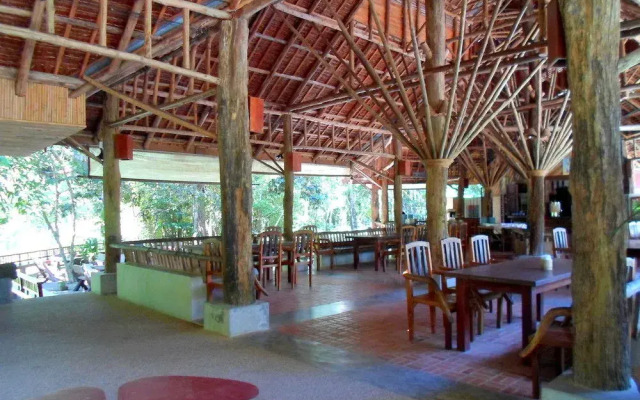 The Cliff and River Jungle Resort