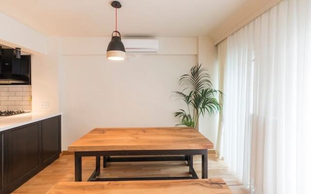 City Style Penthouse in Downtown