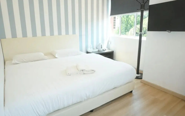 AL33 Leisure Hotel