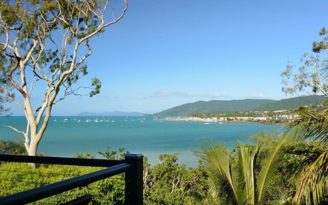 Crusoe's Beach House Ocean Views