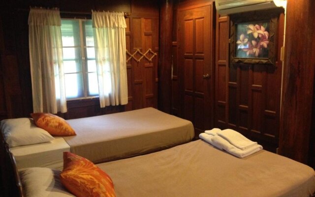 Ruen Thai Ampawa Resort