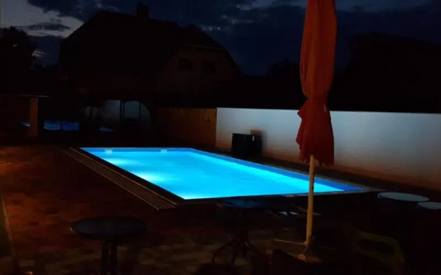U8 apartmanház