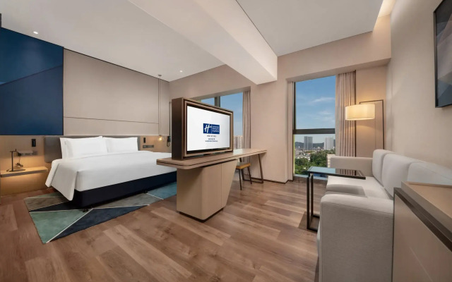 Holiday Inn Express Shenzhen Longhua by IHG