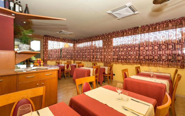 La Villa, Sure Hotel Collection by Best Western