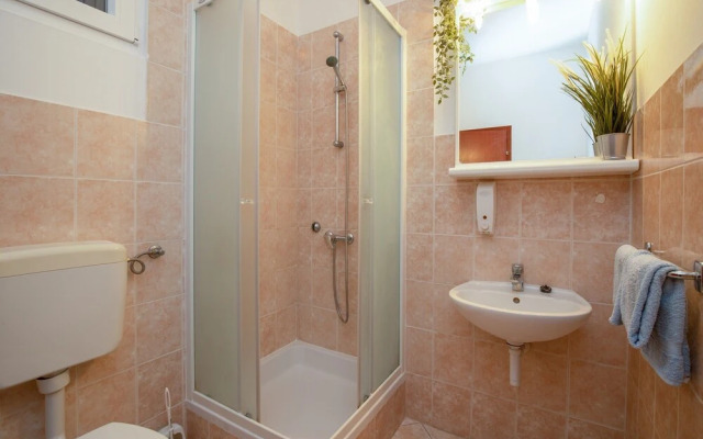 Beachfront Apartment Gaj 8