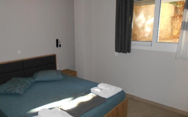 Haris Apartments