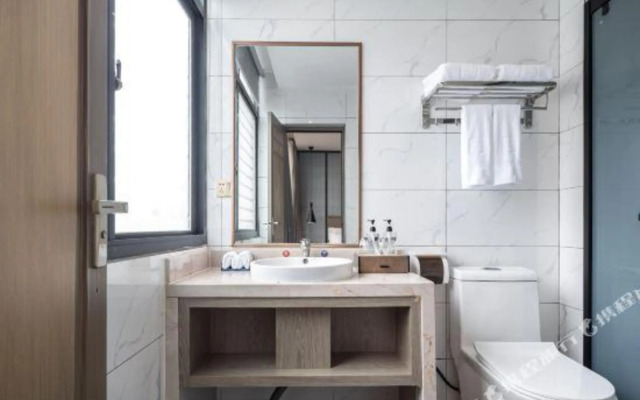 Echarm Hotel (Haikou Shangbang Baihui City Haiken Plaza)