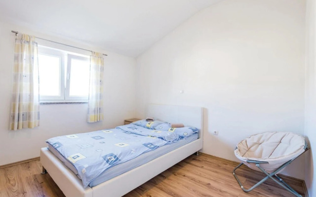 Amazing Home in Jurdani With Wifi and 4 Bedrooms
