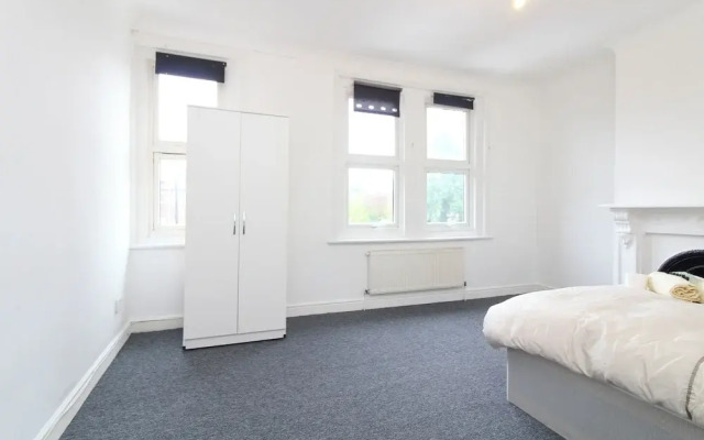 Cosy room in stafford road
