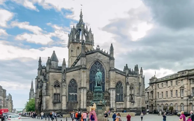 Ultimate Location! Royal Mile 1-bed