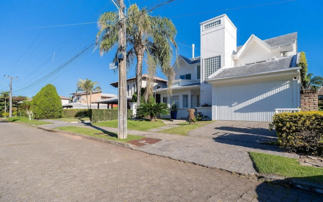 4B House w Pool in Jurere Internacional Mer0671