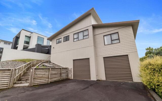 Terrace Views - Waihi Beach Holiday Home