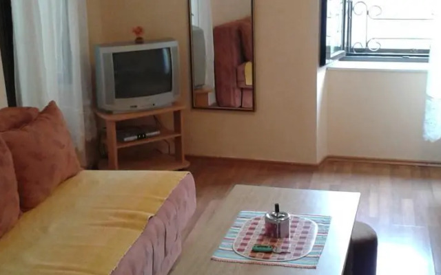 Studios Klementina Nikvalentin