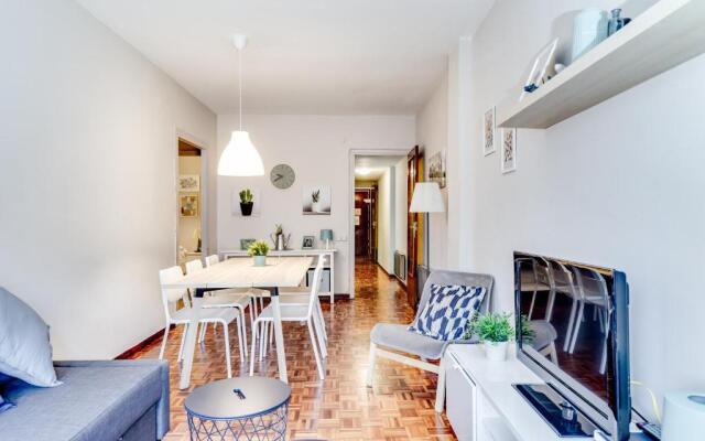 Spacious 4 Bedroom Apartment Fira BCN & Camp Nou