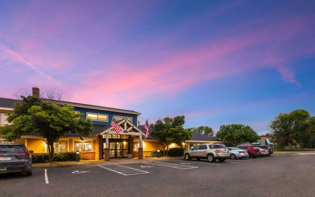 AmericInn by Wyndham North Branch