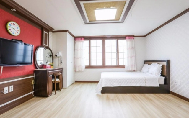Geojedo Paradise Pension