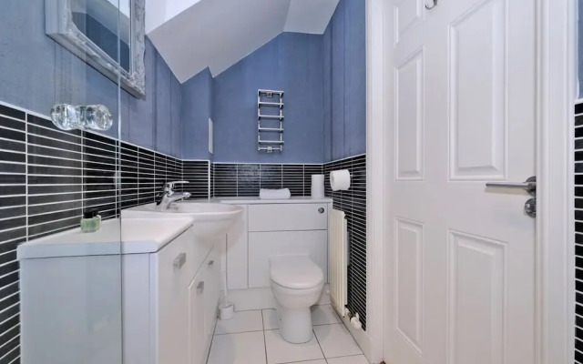 Bright Family Townhouse With Stunning Views Over Royal Deeside