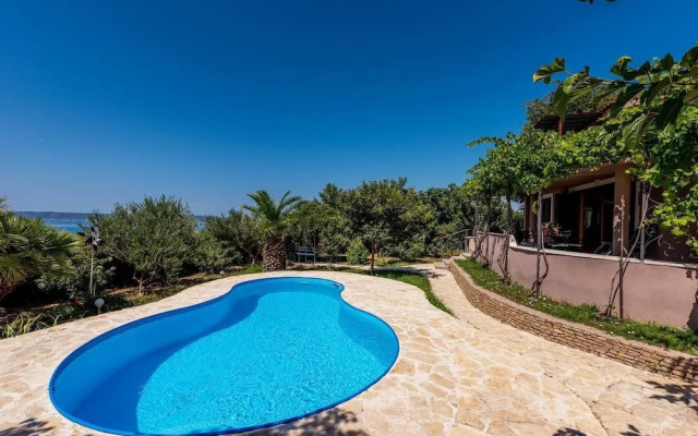 Villa Belezza With Pool, Split - Kastel Gomilica