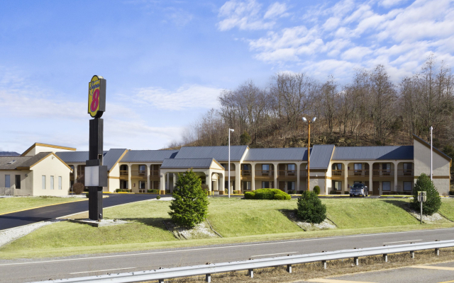 Super 8 By Wyndham Plainview