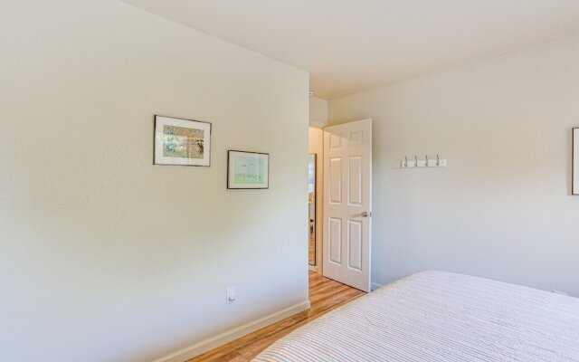 Airy Fortuna Apartment With Deck!