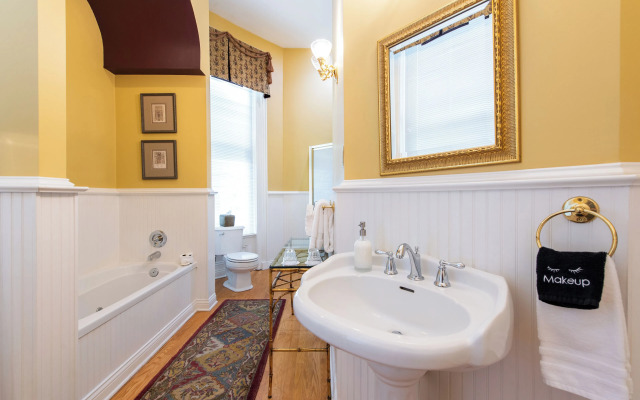 DuPont Mansion Bed & Breakfast