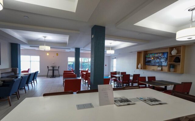 Holiday Inn Express and Suites Savannah - Midtown by IHG