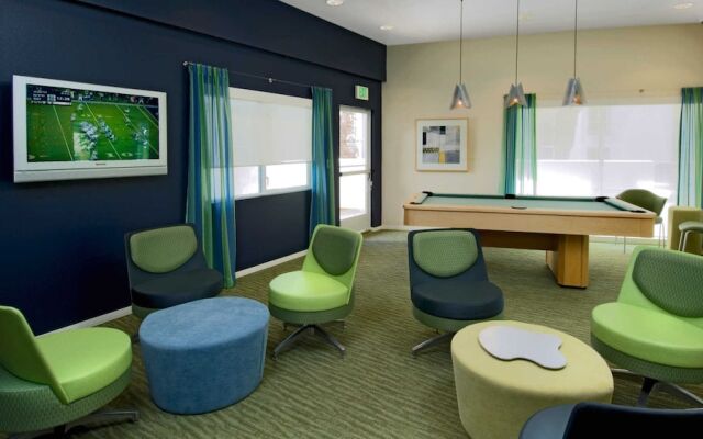 Global Luxury Suites at Via Marina