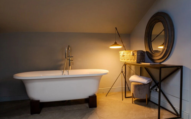 Bello Lake Como Suites