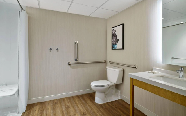 Delta Hotels by Marriott Muskegon Convention Center