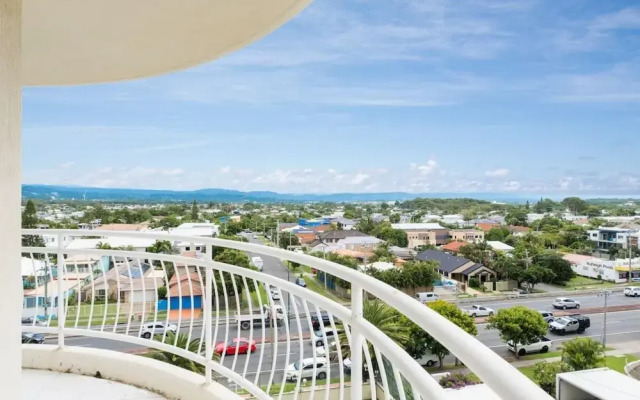 Ocean View Coastal Haven in Burleigh