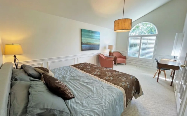 Sweetbriar Home 8 Bedroom Home by RedAwning