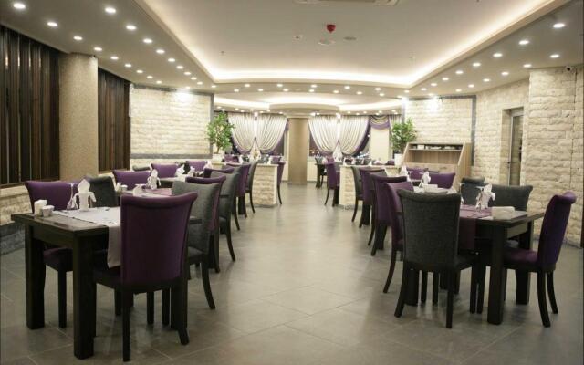 Rey Manes Hotel