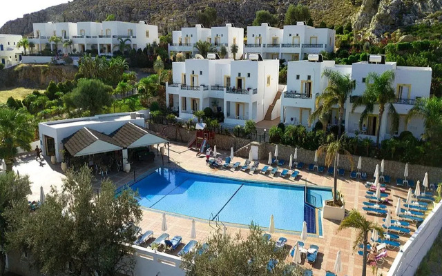 Lambis Studios & Apartments