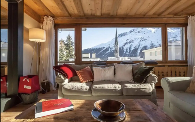 Apartment in villa in the heart of St. Moritz-Dorf