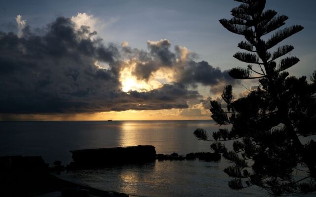 Las Flores Country & Beachside Hotel