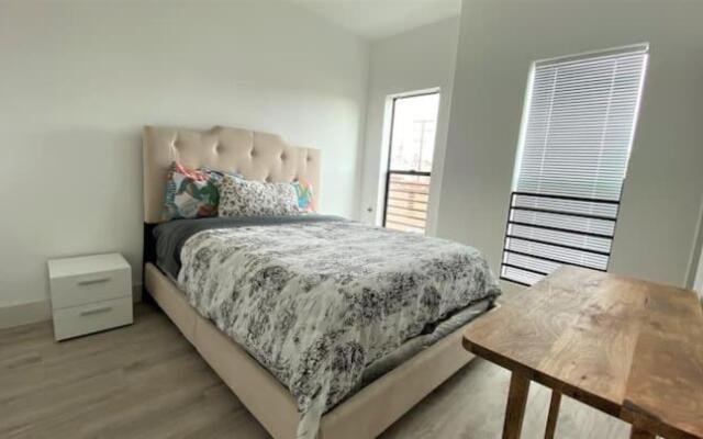 3 bd Townhome with Private Rooftop