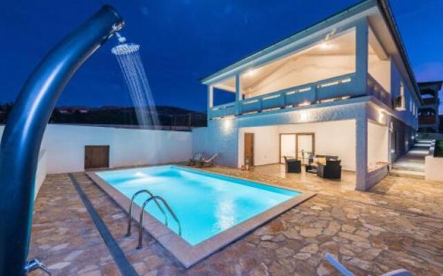 Villa More