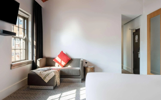 Peppers Gallery Hotel Canberra