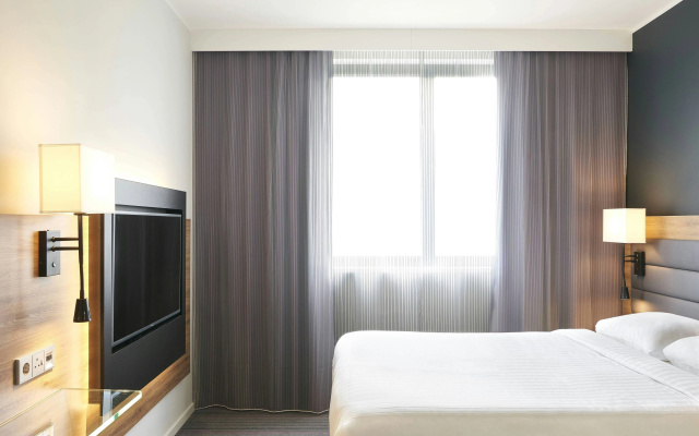Moxy Aberdeen Airport - Image 3