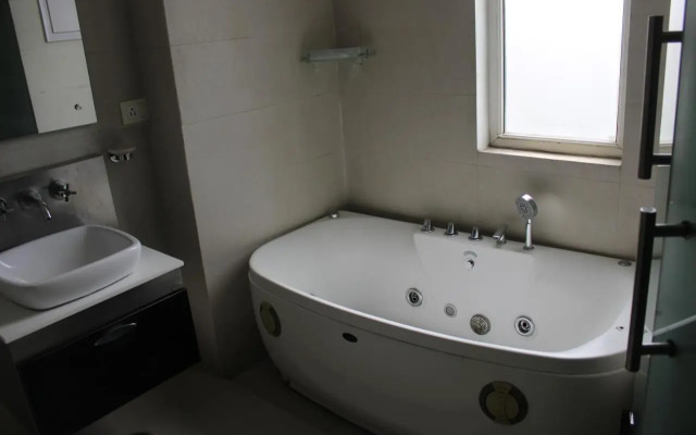 Bellmont Hotel Noida