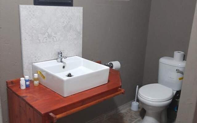 Rocky Hollow Guest Farm