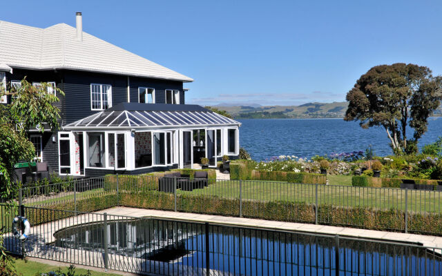 Black Swan Lakeside Boutique Hotel