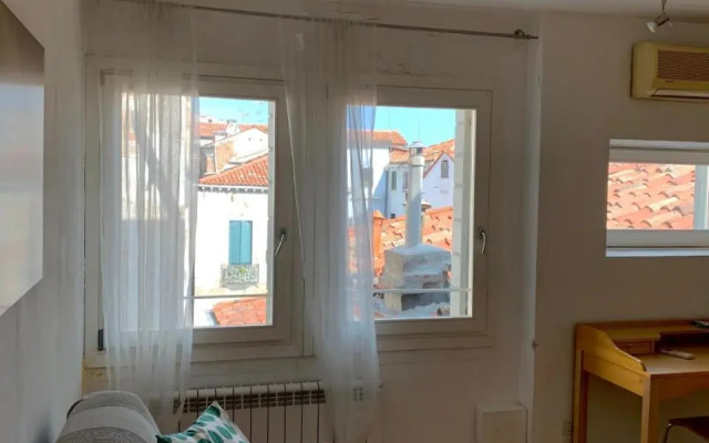 REGINA - ROMANTIC STUDIO near RIALTO