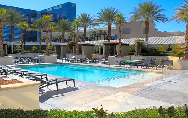 Luxury Suites International at The Signature