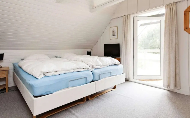 6 Person Holiday Home in Oksbol