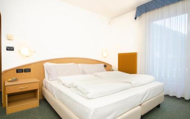 Flos Hotel
