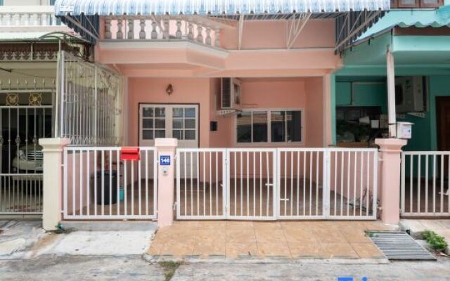 RB3 Onnut House, Netflix, SpeedNet, 10Pax ,Bts