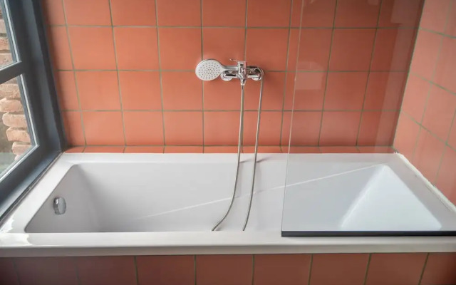 Black Tomato Hostel Kutaisi