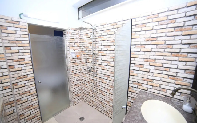 Ahuzat Shaul - Studio