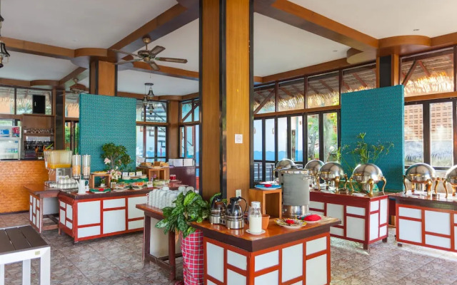Phi Phi Long Beach Bungalow